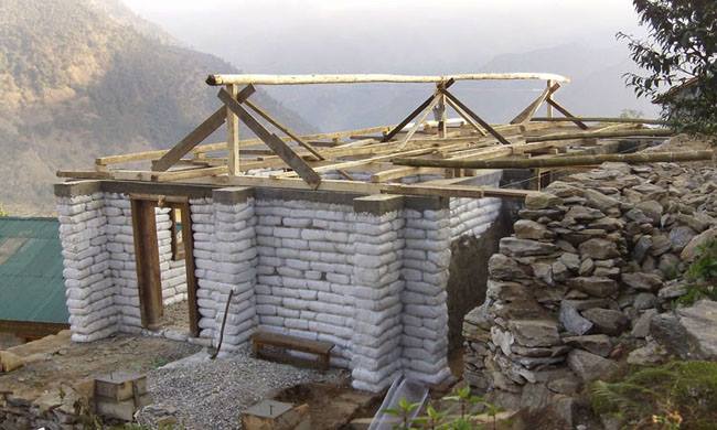 Como Construir com Sacos de Terra